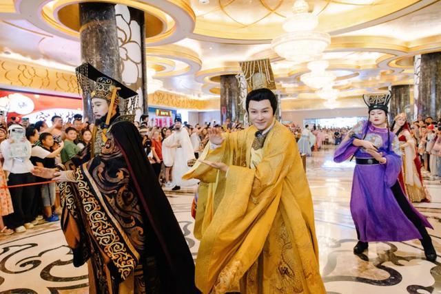 “李世民”在景区跳科目三