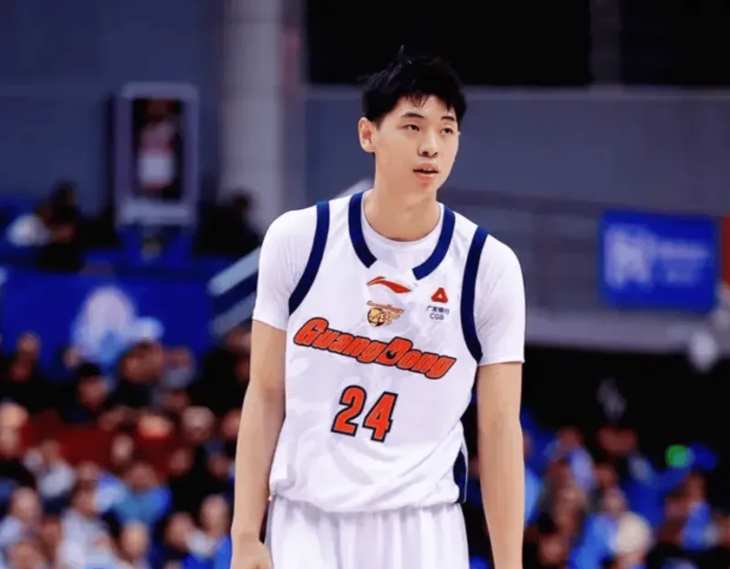 开云官网-崔永熙出战16分钟，投篮3中1得到2分1篮板、5犯离场